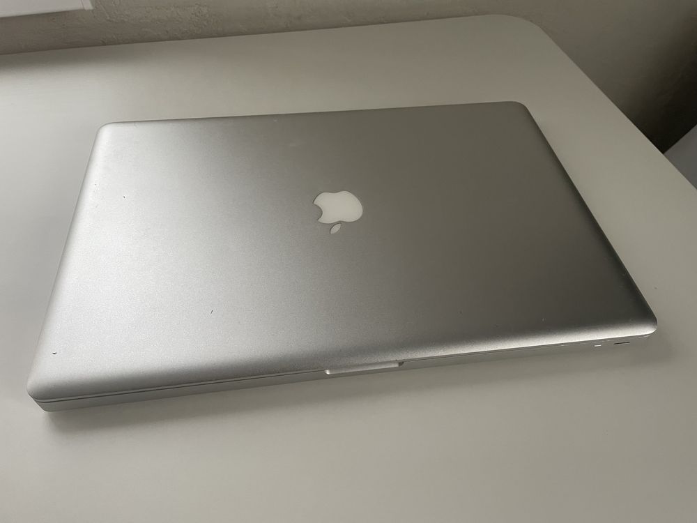 Продам MacBook Pro 17 2010