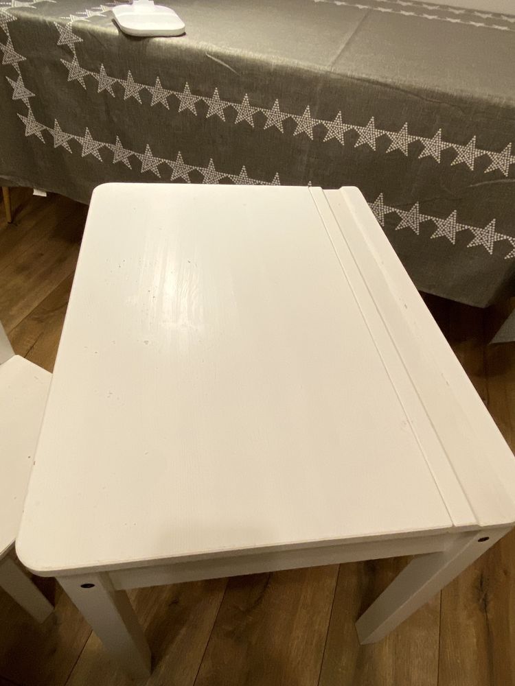 Biurko SUNDVIK IKEA zestaw krzeselko lampka