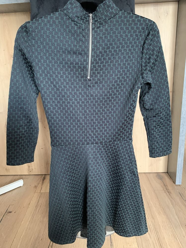 Sukienka rozkloszowana z pół golfem w pepitke zielono czarna h&m xs