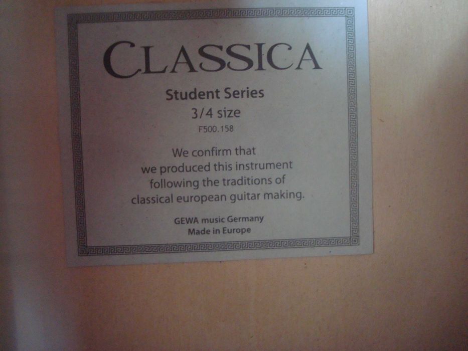 Продам детскую классическую гитару