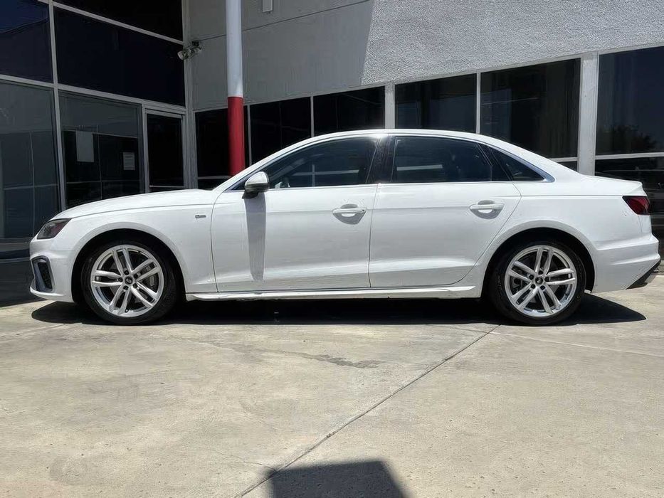 Audi A4      2023