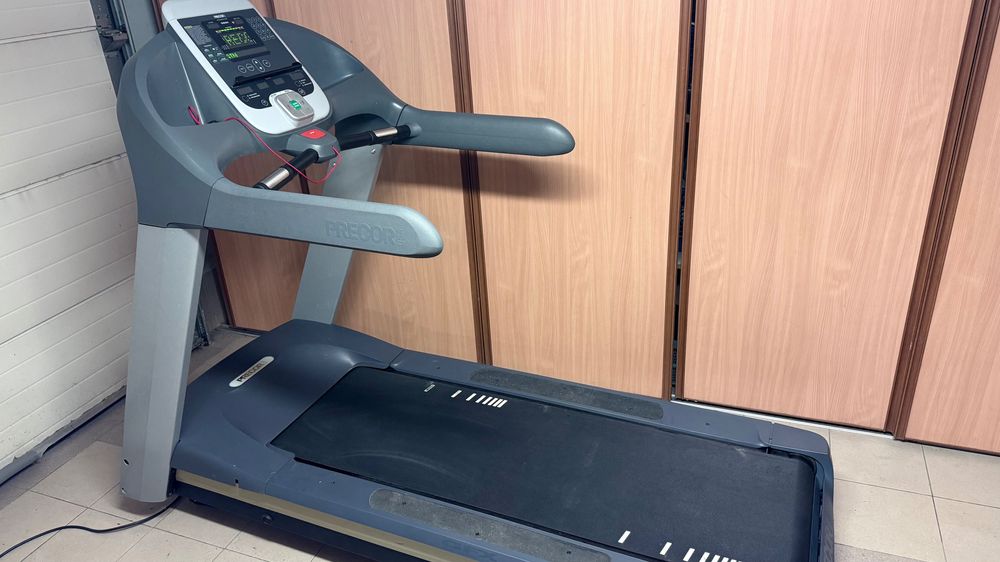 Bieżnia komercyjna Precor 966i - użytkowana wyłącznie w domu