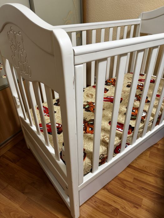 Дитяче ліжечко Angelo Lux-2 з маятниковим механізмом та шухлядою