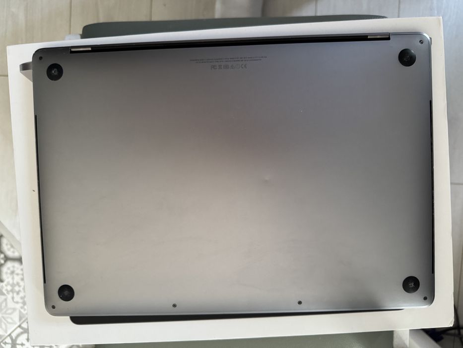 Apple MacBook Pro 16 2016 i7 2.7GHz 16GB RAM Radeon Pro 2GB