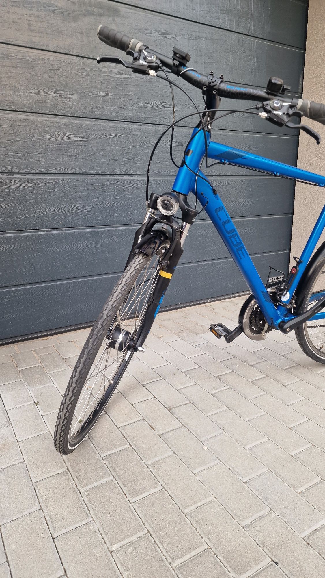 Rower trekkingowy Cube TOURING 28" niebieski, r. 58 cm. Licznik GRATIS