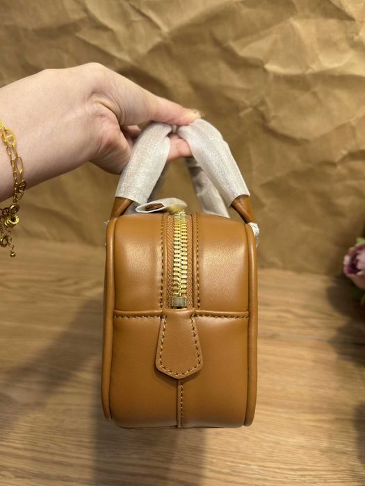 Nowy MiuMiu Koszulek Brązowy - Skóra Naturalna i Modny Design