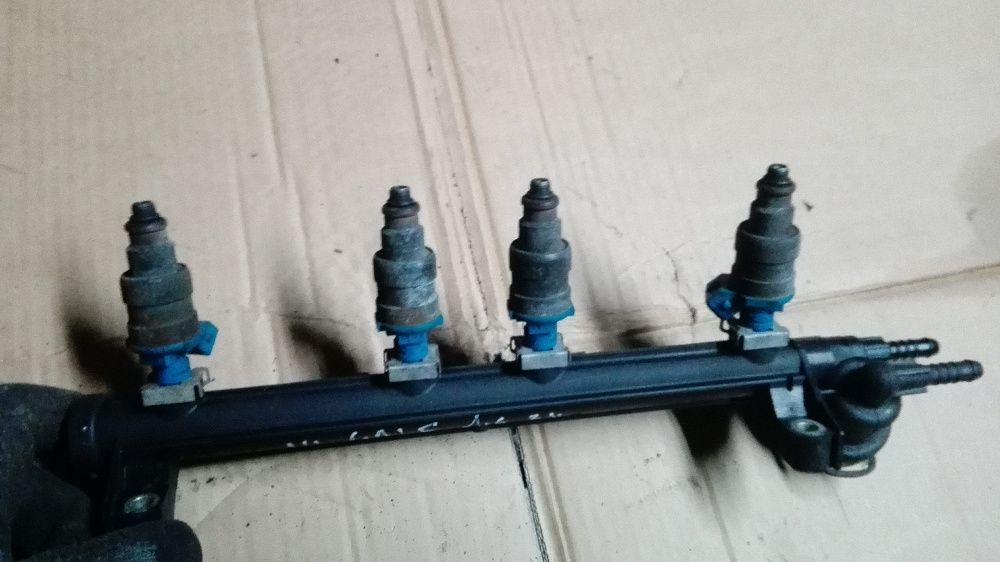 Listwa Wtryskowa+wtryski Vw Golf 3 1,6 8 V Komplet