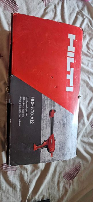 Máquina de aplicar bucha a Bateria Hilti