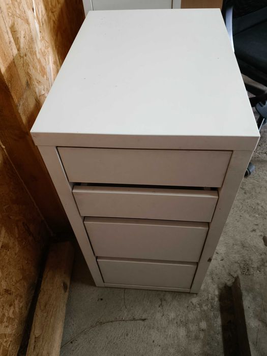 Meble biurowe, biurka, kontener, krzesła