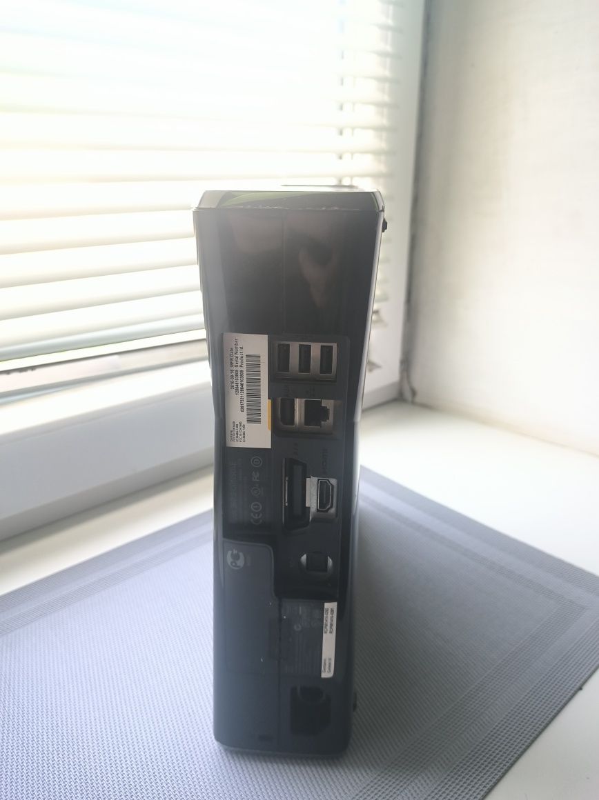 Продам Xbox 360 slim