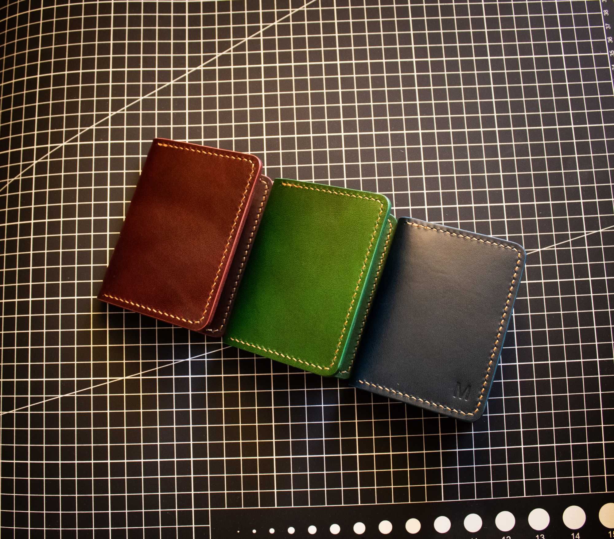 Skórzane etui na karty, smukły portfel EDC, kompaktowy portfel Bifold