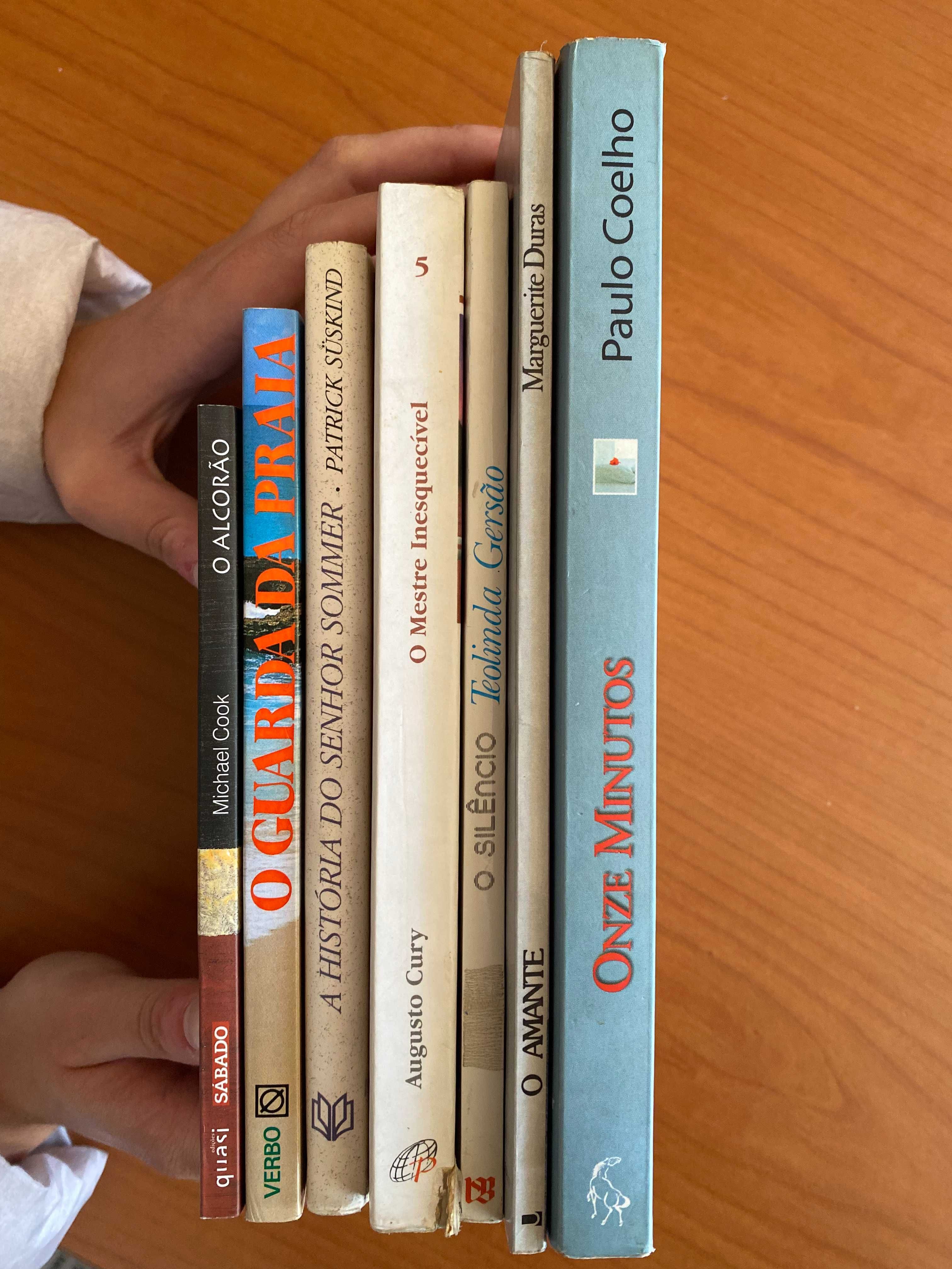 Livros diversos.