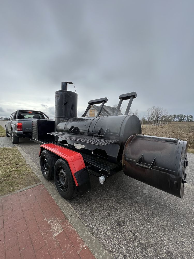GRILL-WĘDZARNIA TYPU SMOKER II – profesjonalny sprzęt eventowy