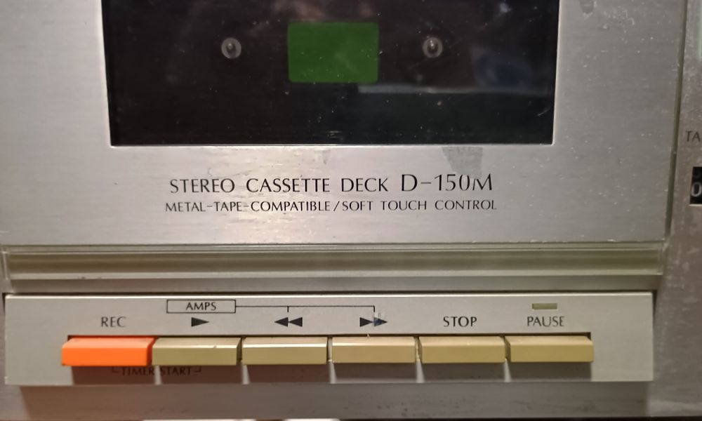 Zabytkowy Magnetofon Sansui