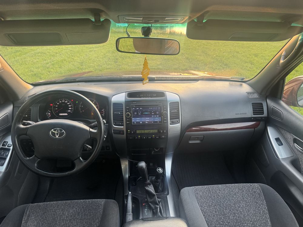 Toyotę Land Cruiser 120