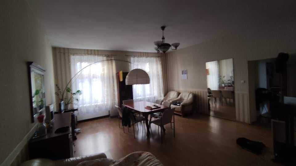 Wynajmę duże 3-pokojowe przestronne mieszkanie blisko rynku.