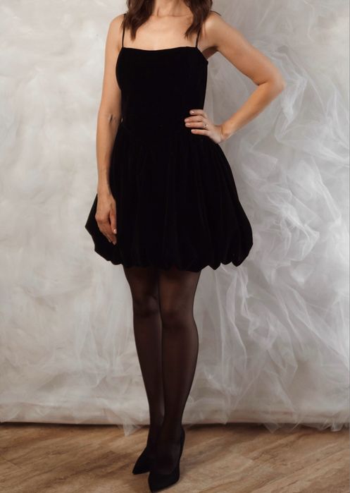 Чорна велюрова сукня