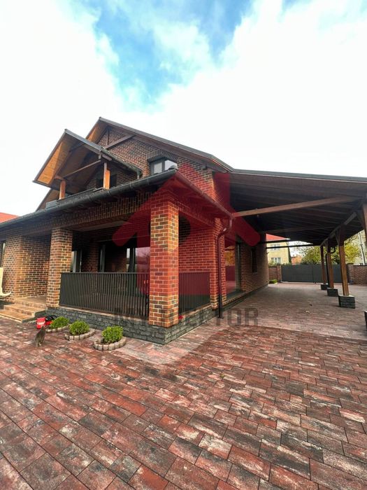 Продаж будинку гарного будинку.