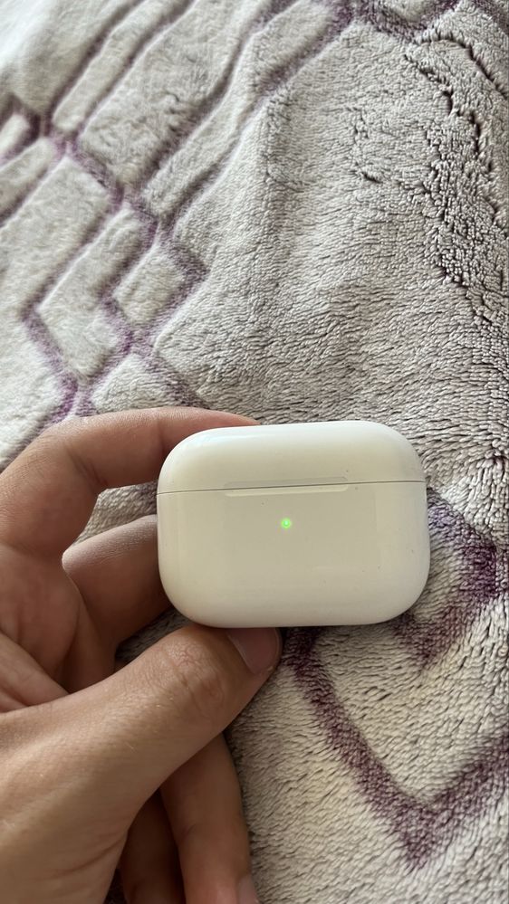Левый наушник airpods pro с кейсом оригинал !!