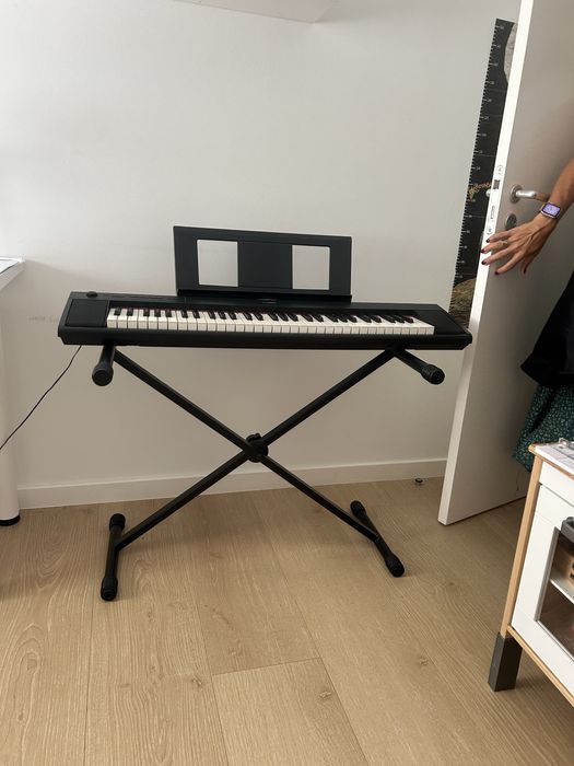 Piano Yamaha Piagerro NP 12B - como novo