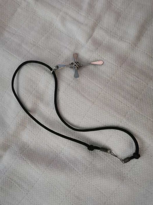 Colar com pendete de cruz