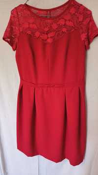 Червона сукня з мереживом