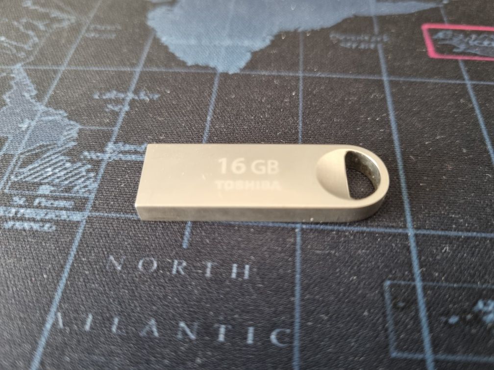 USB флешка Toshiba 16GB