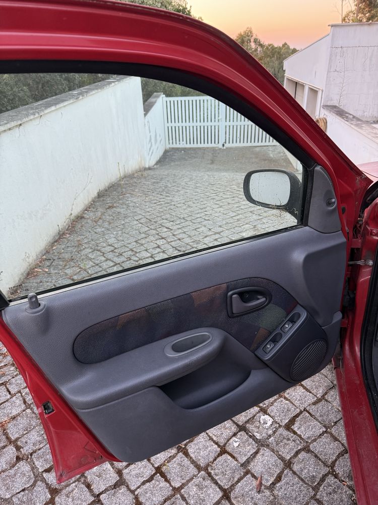 Renault clio 1.2 gasolina ( poucos kms )