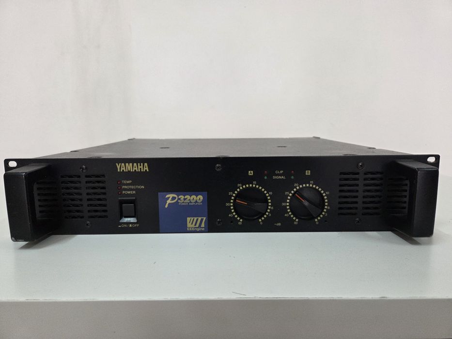 Amplificador potência Estéreo - YAMAHA P3200