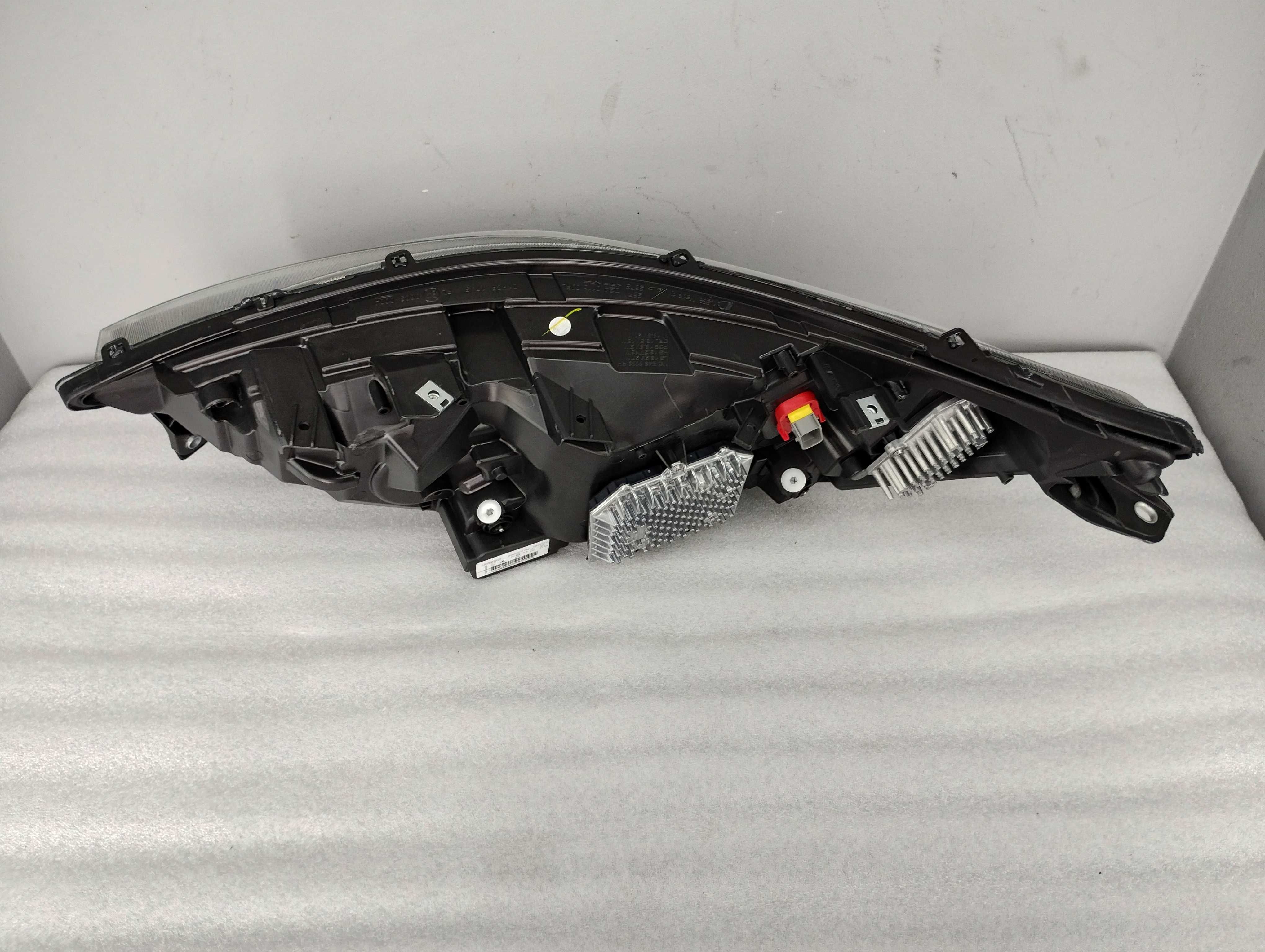 Lampa Reflektor Prawy IVECO DAILY IV FullLed  EU! FV23