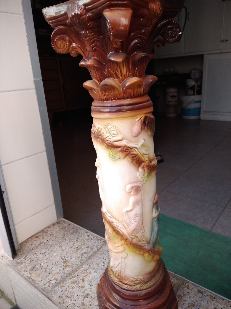 Colunas (pedestal) em porcelana