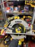 DeWalt DCS570 акумуляторна безщіткова дискова пила