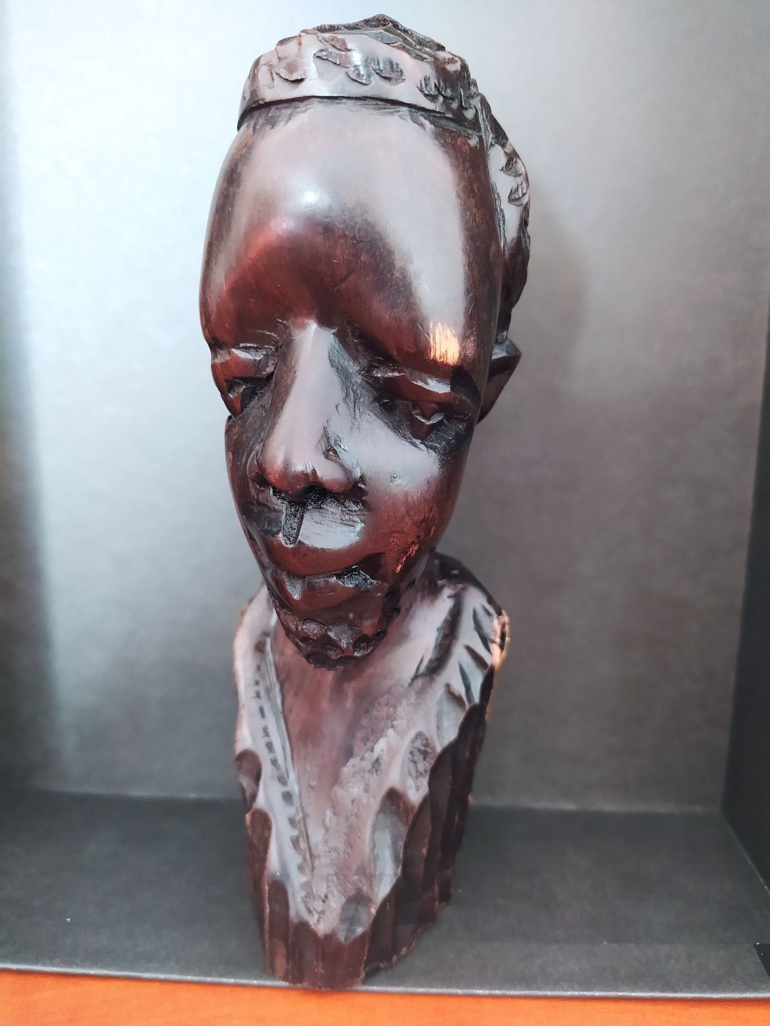 Деревяная статуэтка из Африки голова черноё дерево