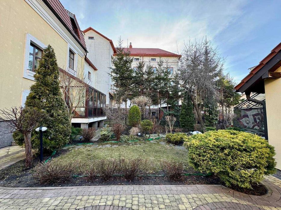 Продам просторий будинок по вул.Сельських (Алтайські озера)