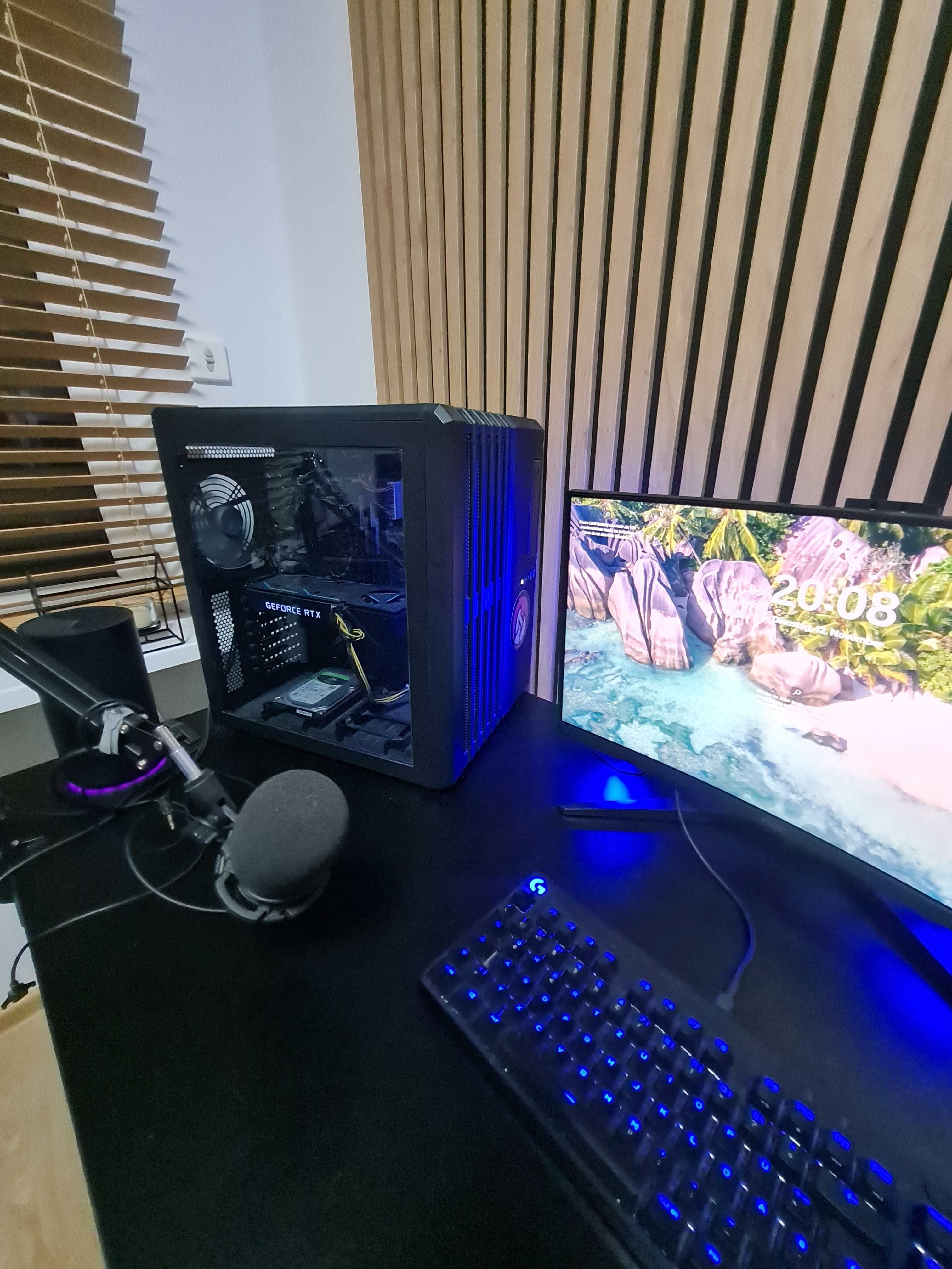 komputer z monitorem