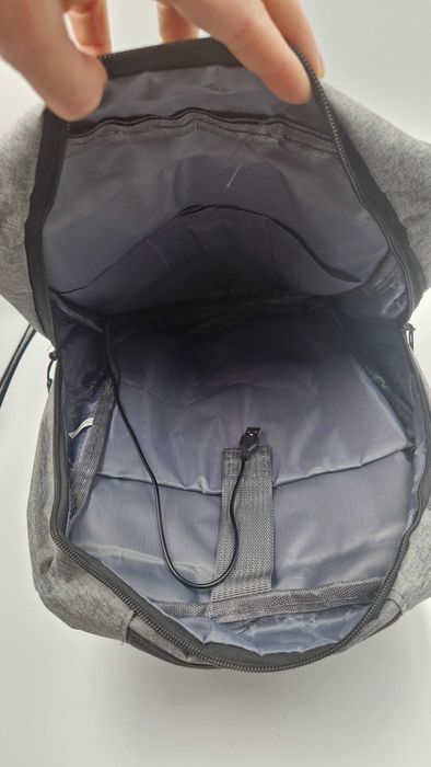 plecak na laptopa, plecak z wtyczką ładującą