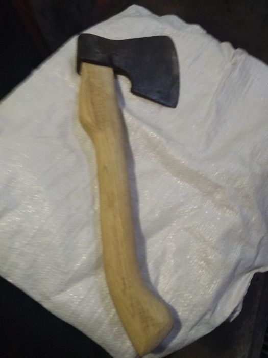 Мясной топор с ручкой.