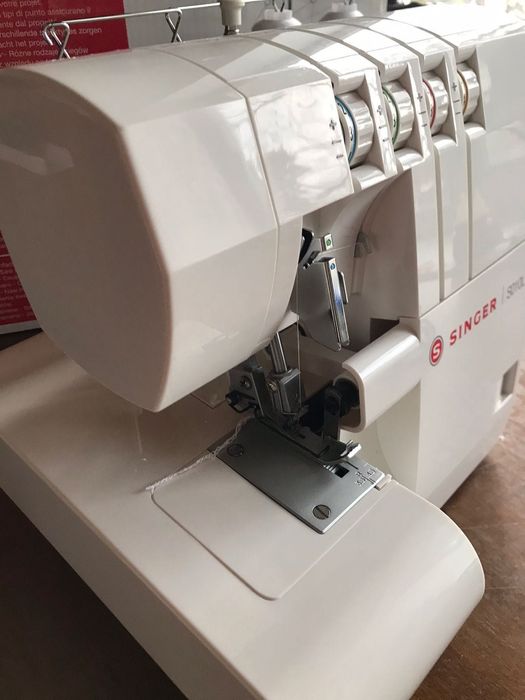 Продам оверлок SINGER S010L