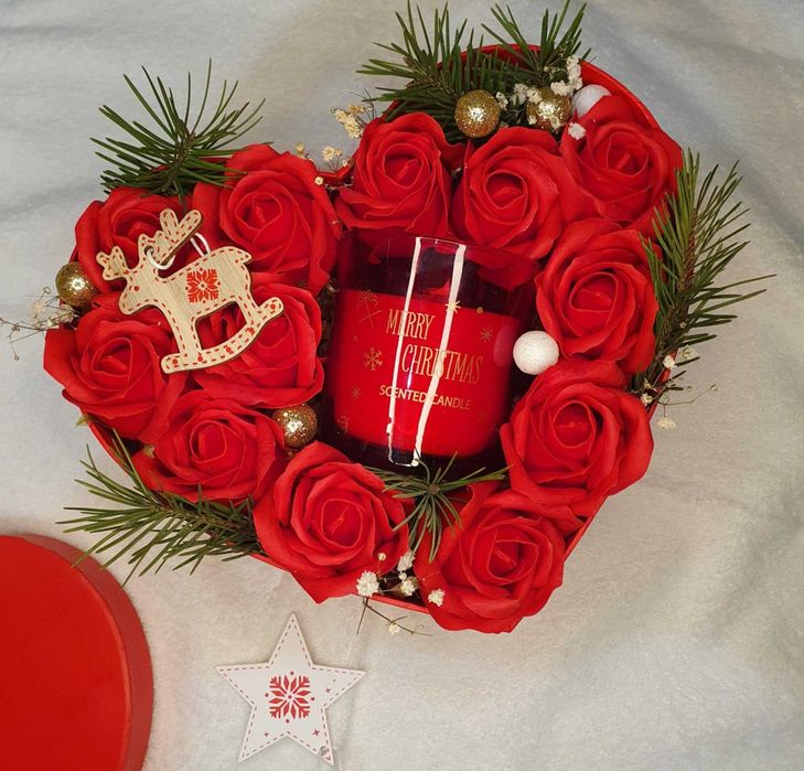 Zestaw prezentowy z świecą, świąteczny, róże mydlane Flowerbox