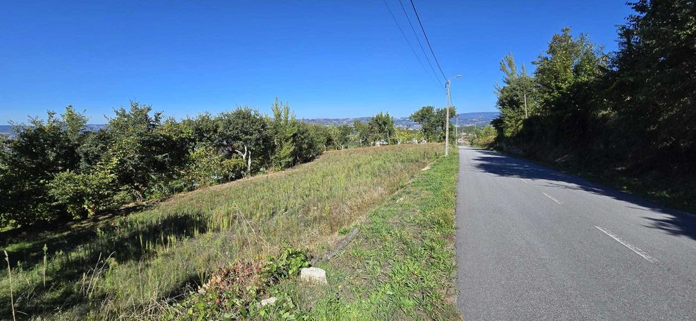 Terreno com excelente potencial de construção até 2 moradias