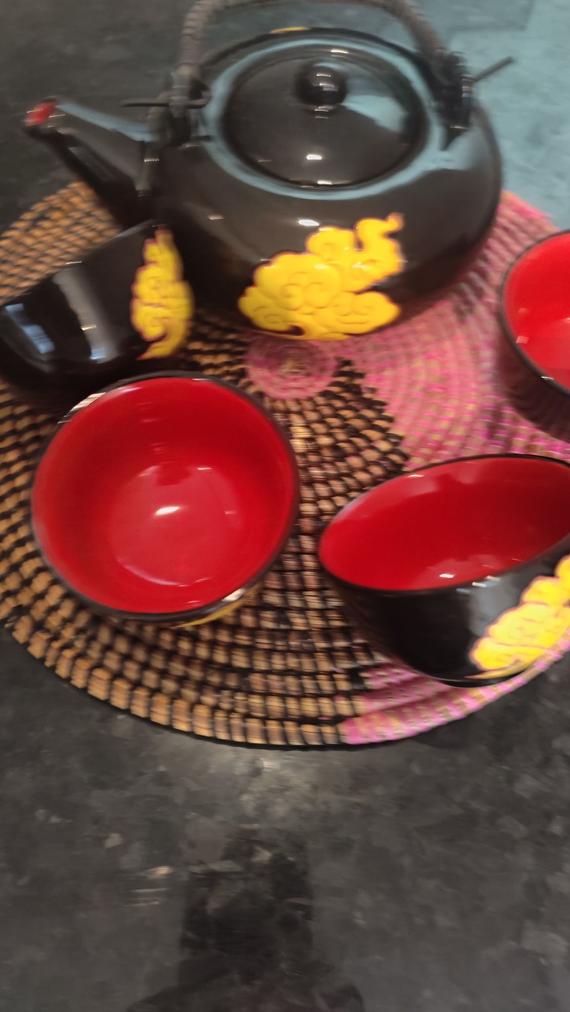 Conjunto bule e quatro taças de chá