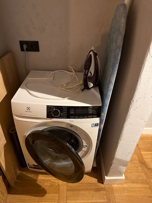 Sprzedam pralko suszarkę  prawie nową.