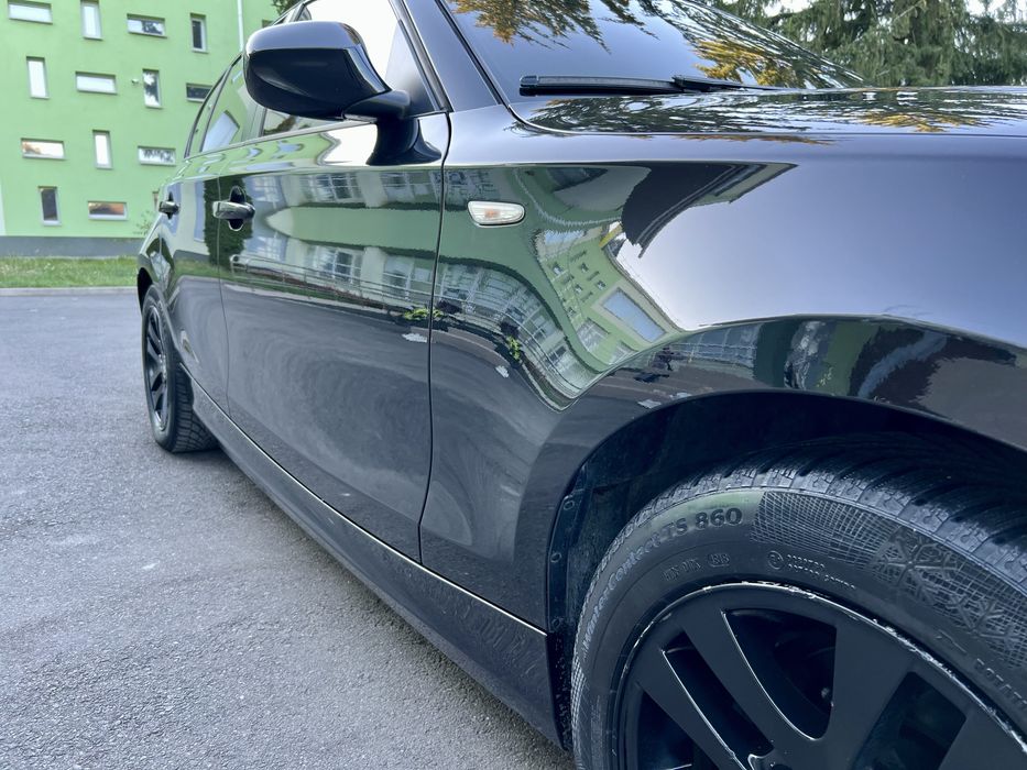 У продажy BMW 2.0 Бензин.Автомат