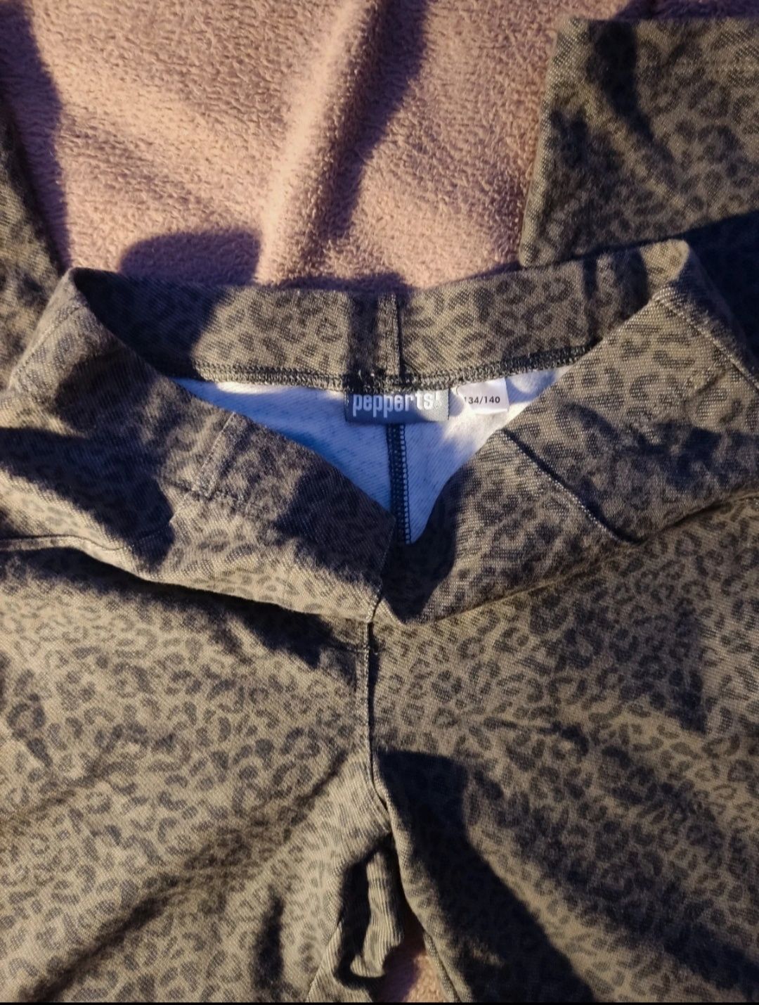 Spodnie legginsy w panterkę