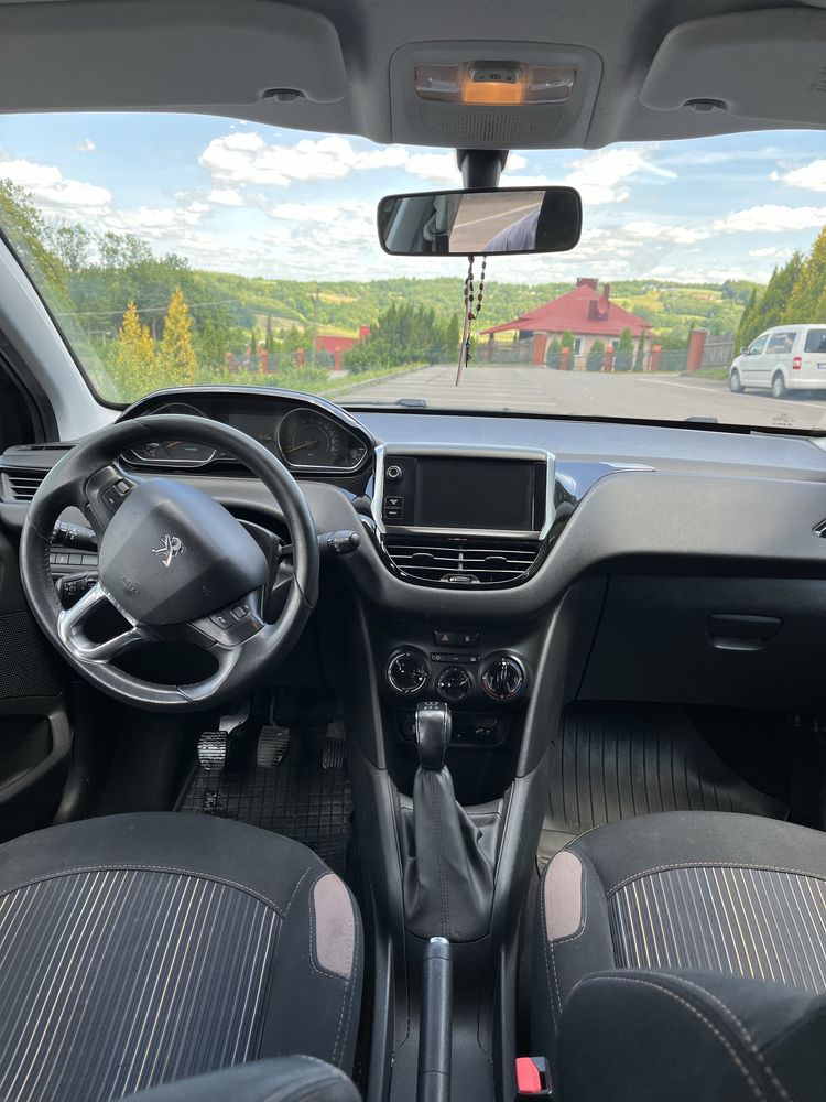 Peugeot 208 1.2 benzyna