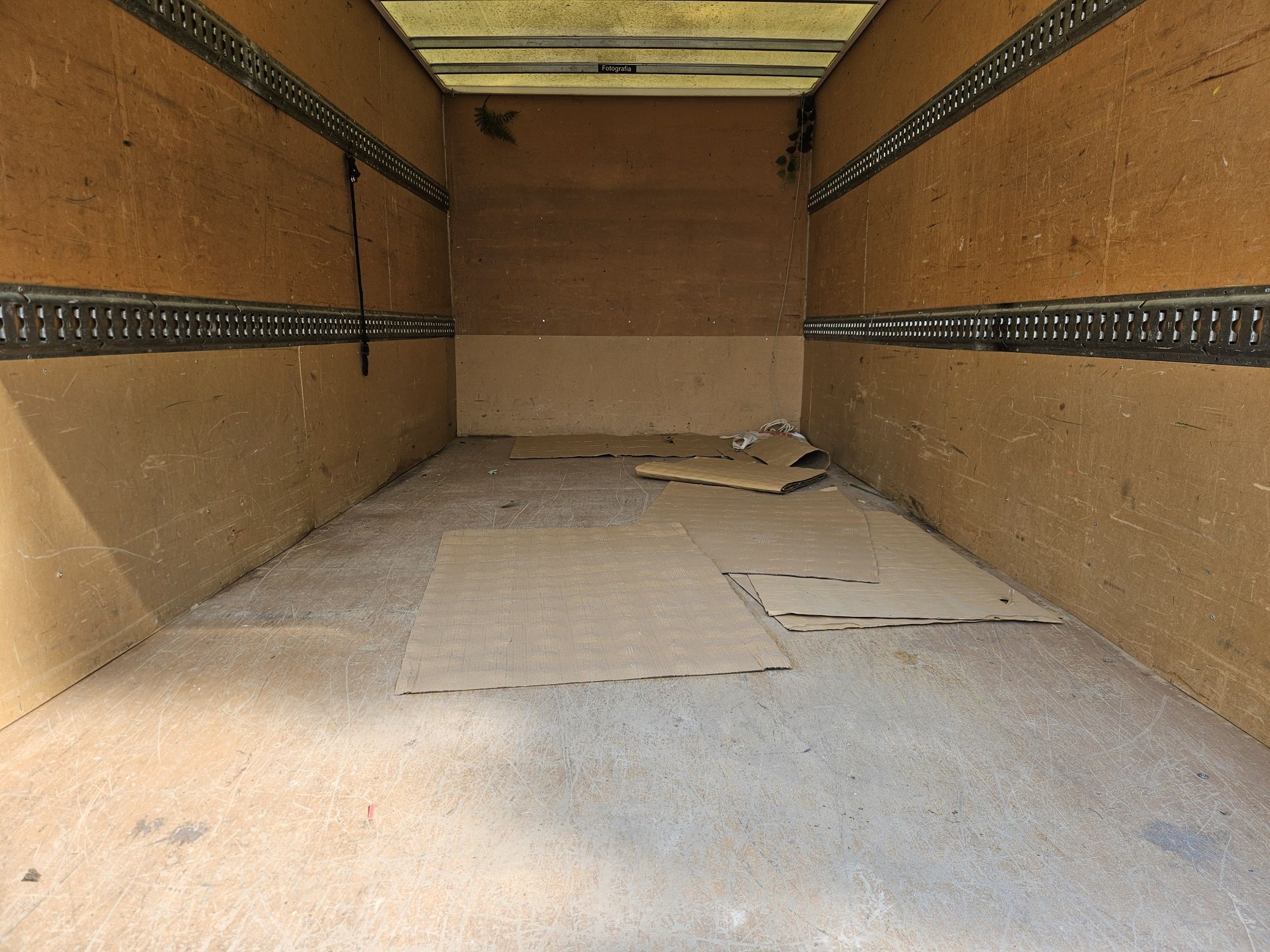 Fuso com plantaforma ligeira