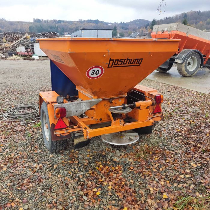 Piaskarka solarka rozsiewacz do soli piasku