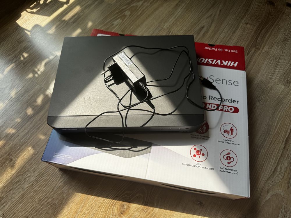 Rejestrator hikvision DS-7208HQHI-K1 +hdd