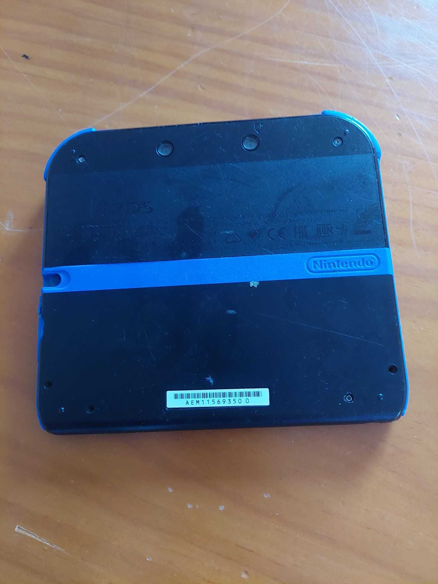 Vendo Nintendo 2DS com dois jogos