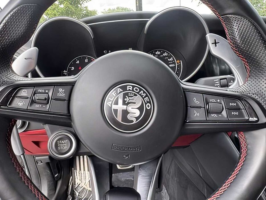 Alfa Romeo Giulia      2021